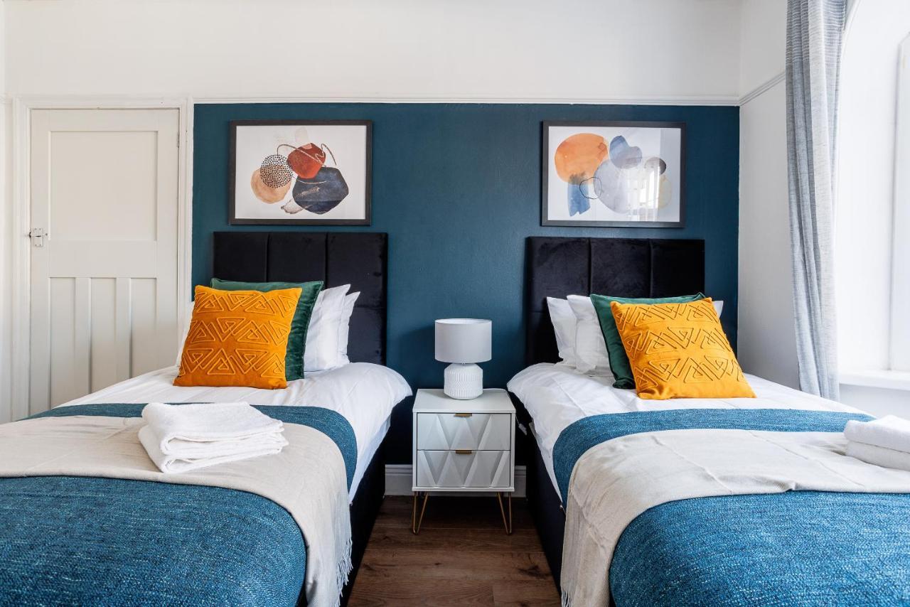 Sleek 4 Bed In Newcastle- Sleeps 9 - Parking Holiday home