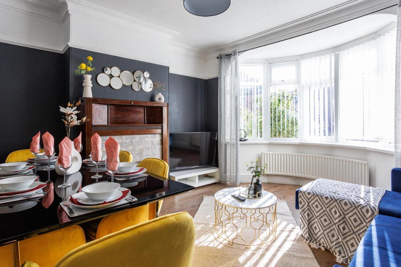Sleek 4 Bed In Newcastle- Sleeps 9 - Parking * Newcastle upon Tyne