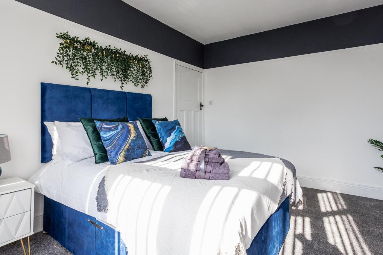 Sleek 4 Bed In Newcastle- Sleeps 9 - Parking Holiday home
