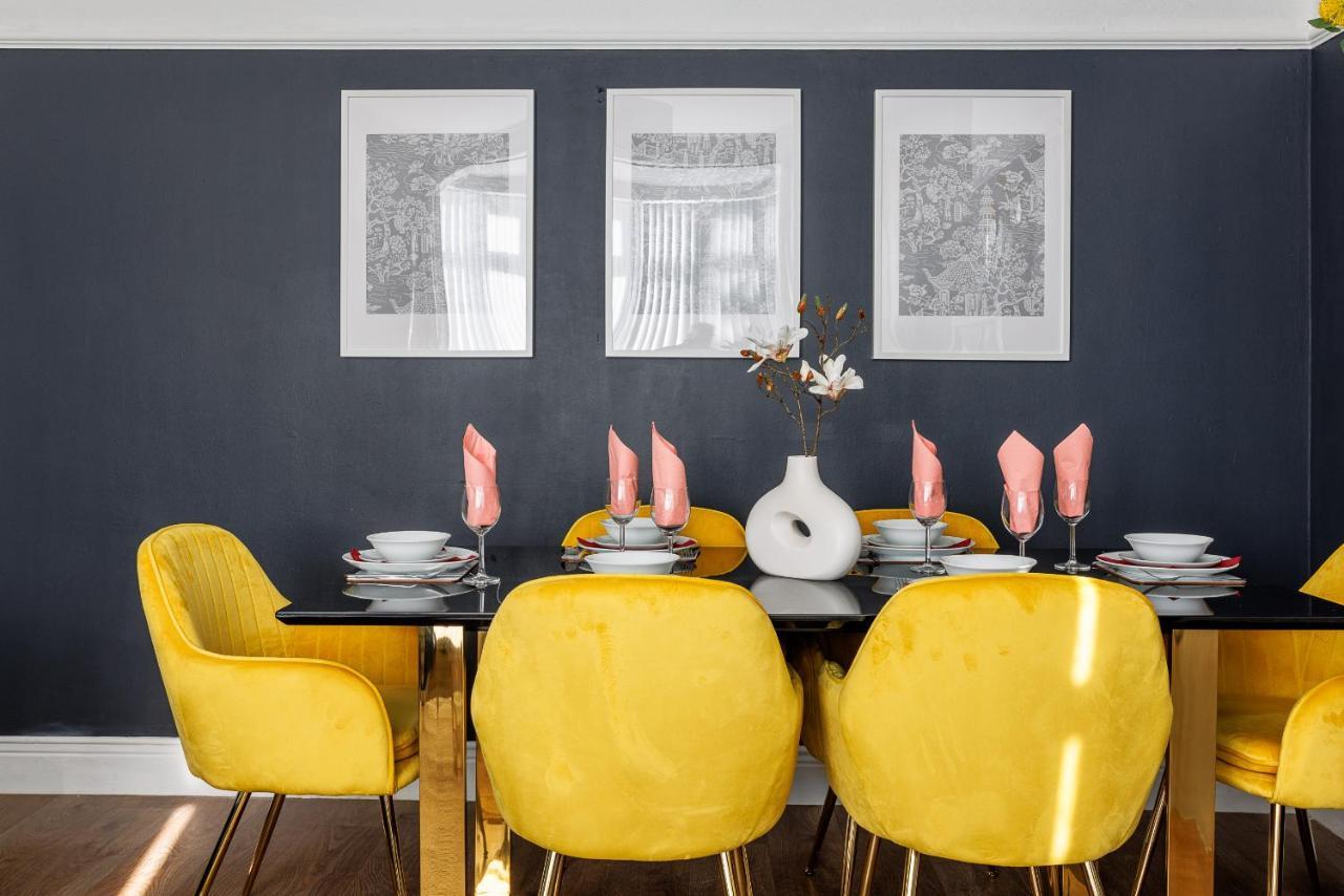 Sleek 4 Bed In Newcastle- Sleeps 9 - Parking
