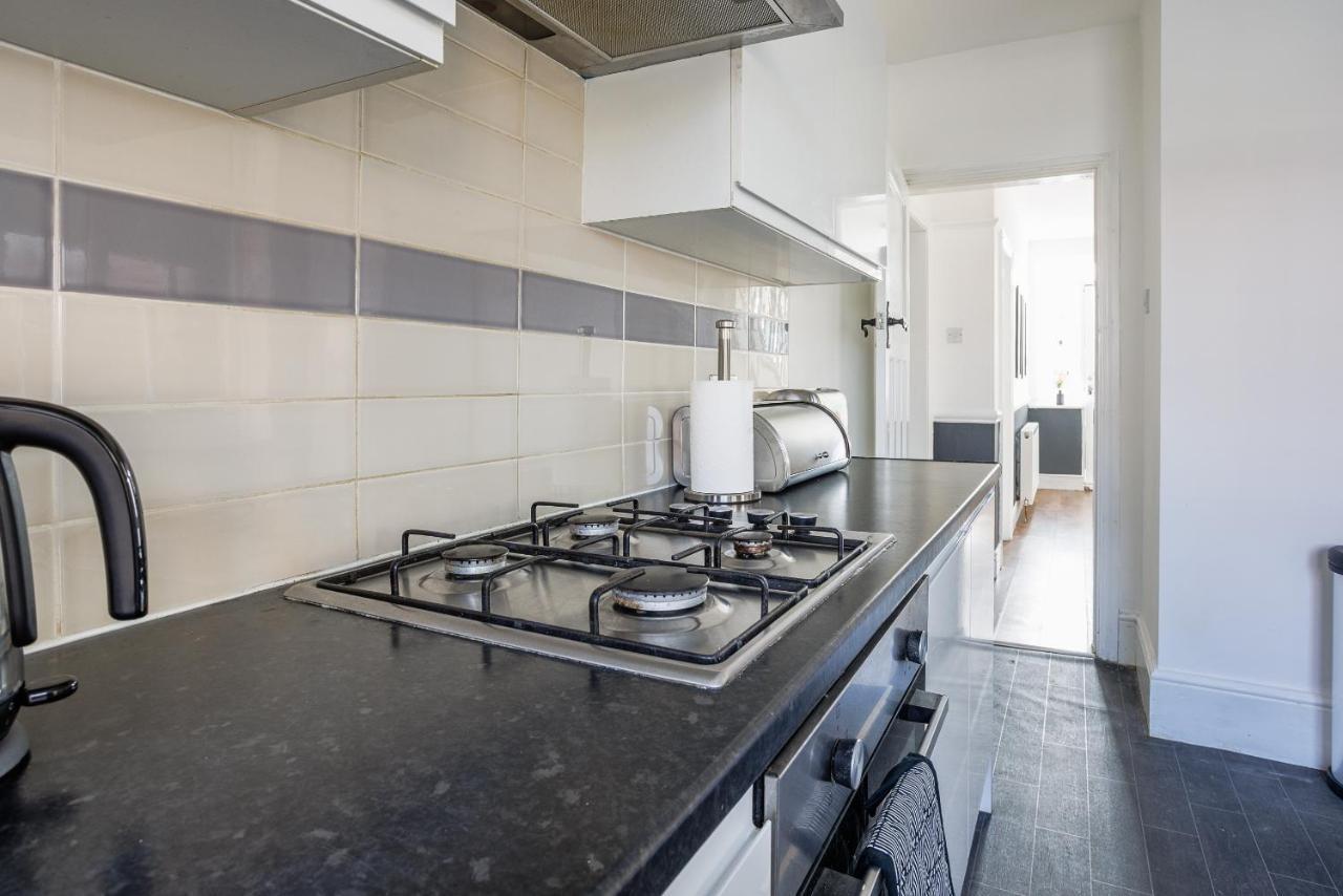 Holiday home Sleek 4 Bed In Newcastle- Sleeps 9 - Parking