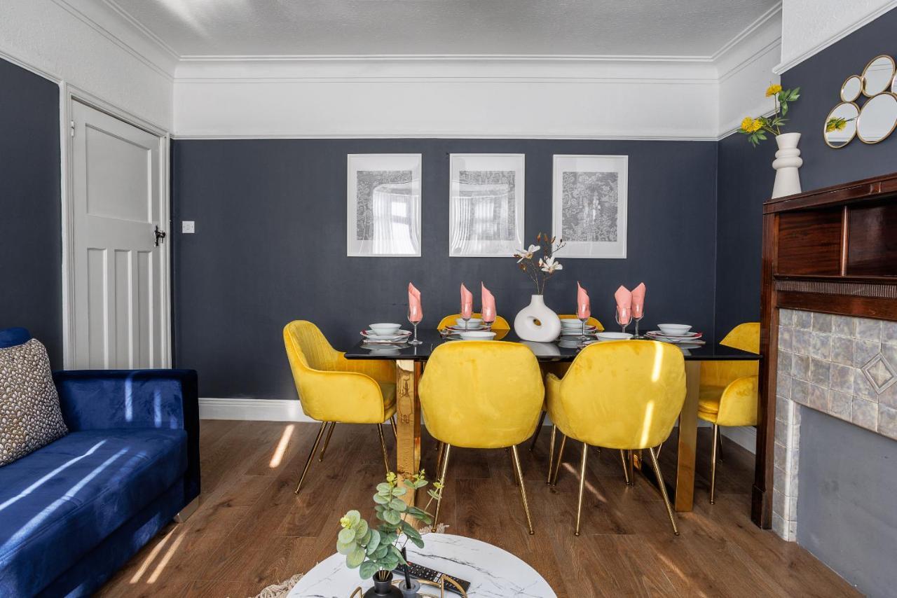 Sleek 4 Bed In Newcastle- Sleeps 9 - Parking Holiday home