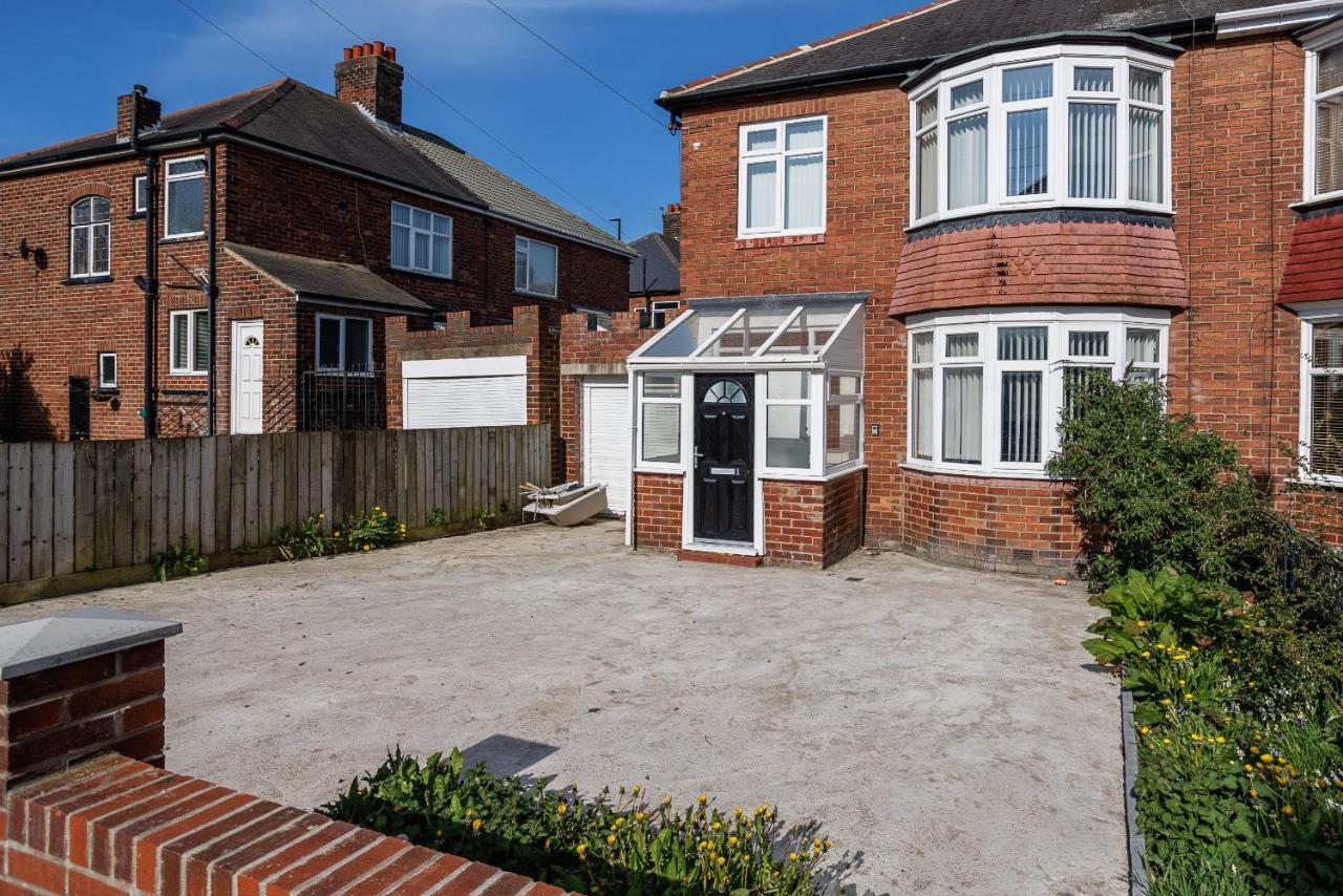 Sleek 4 Bed In Newcastle- Sleeps 9 - Parking Holiday home *
